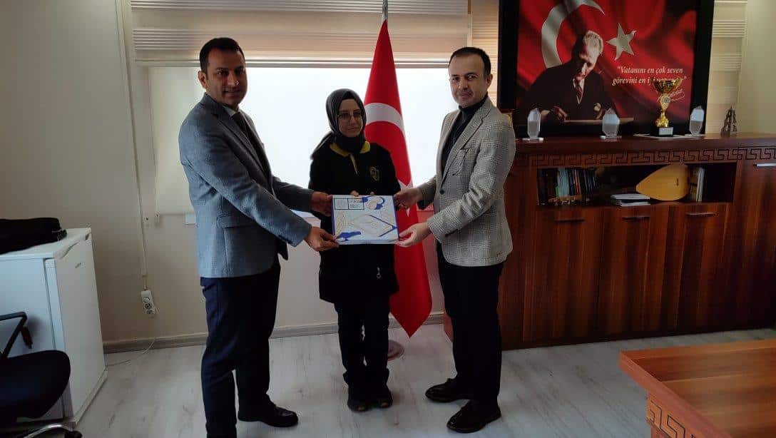 Bursluluk Sınavında  Türkiye Birincisi Olan Öğrencilerimiz Ödüllendirildi